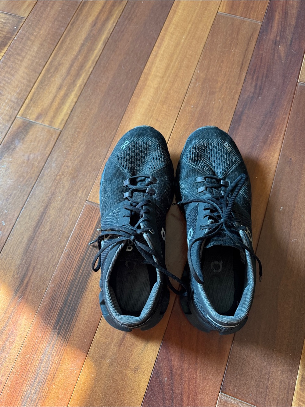 On cloud Women’s Black Sneakers
